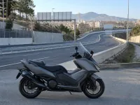 Kymco AK 550 — side