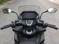 Kymco AK 550 — detail