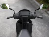 Peugeot Tweet 125 — detalle