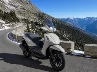 Piaggio Beverly 300 — anteriore