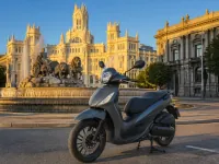 Piaggio Beverly 350 Sport Touring — frente