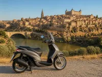 Piaggio Medley 125 — seitlich