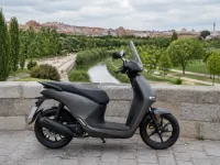 Segway eMoped B110S — side