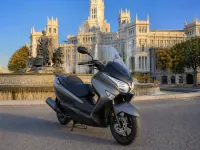 Suzuki Burgman 200 — anteriore