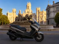 Suzuki Burgman 200 — laterale