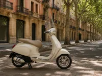 Vespa Primavera 125 — seitlich