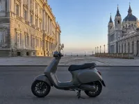 Vespa S 125 — side