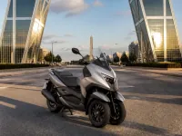 Yamaha Tricity 300 — front