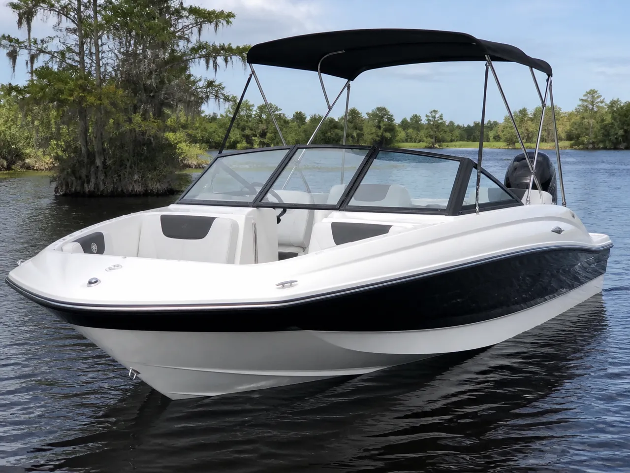 Bayliner VR4 OB — front