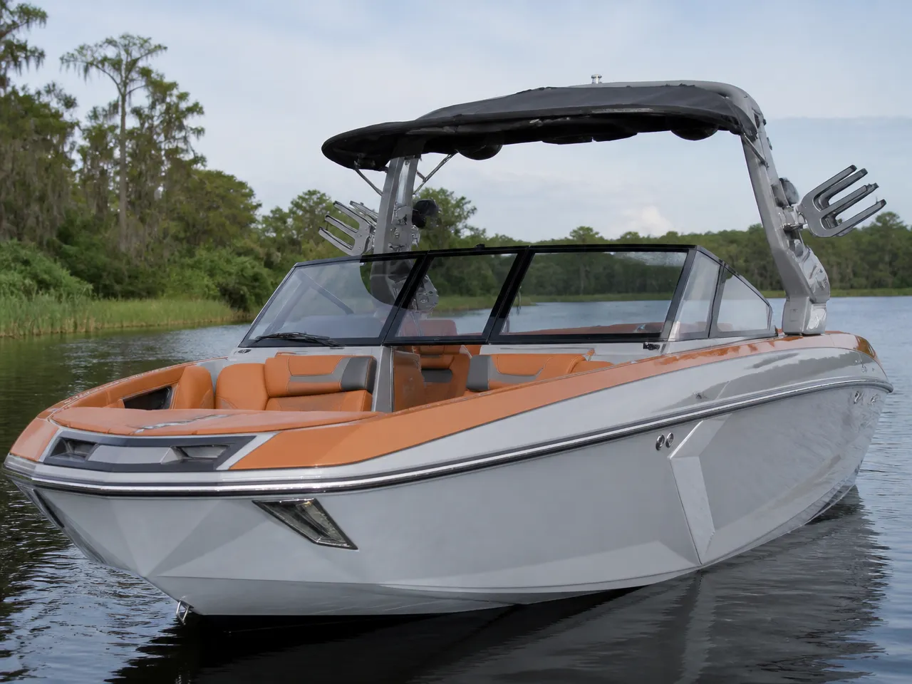 Nautique S23 — frente