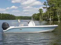 Robalo 160 Center Console — side
