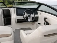 Sea Ray SPX 190 — detail