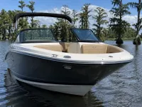 Sea Ray SPX 210 — front
