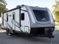 Coachmen Freedom Express Liberty Edition 320BHDSLE — front