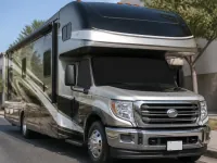 Entegra Coach Accolade XL — front