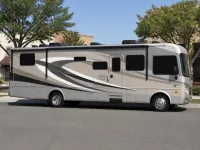 Fleetwood Bounder 35K — side