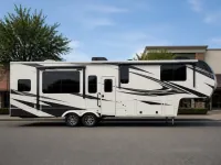 Grand Design Solitude S-Class 3550BH — lateral