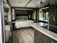 Grand Design Solitude S-Class 3550BH — detalle