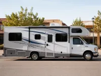 NeXus RV Triumph 32T — lateral
