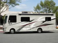 Thor Motor Coach Four Winds 28A — lateral