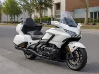 Honda Gold Wing DCT — frontal