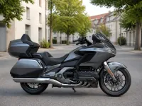 Honda Gold Wing DCT — lateral