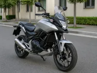 Honda NC700X — frontal
