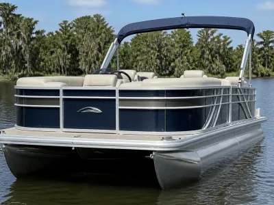 Bennington Marine Tritoon