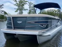 Bentley Pontoons 240 Cruise — frontal