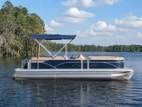 Disney Resort pontoon — lateral