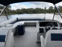 Disney Resort pontoon — detalhe