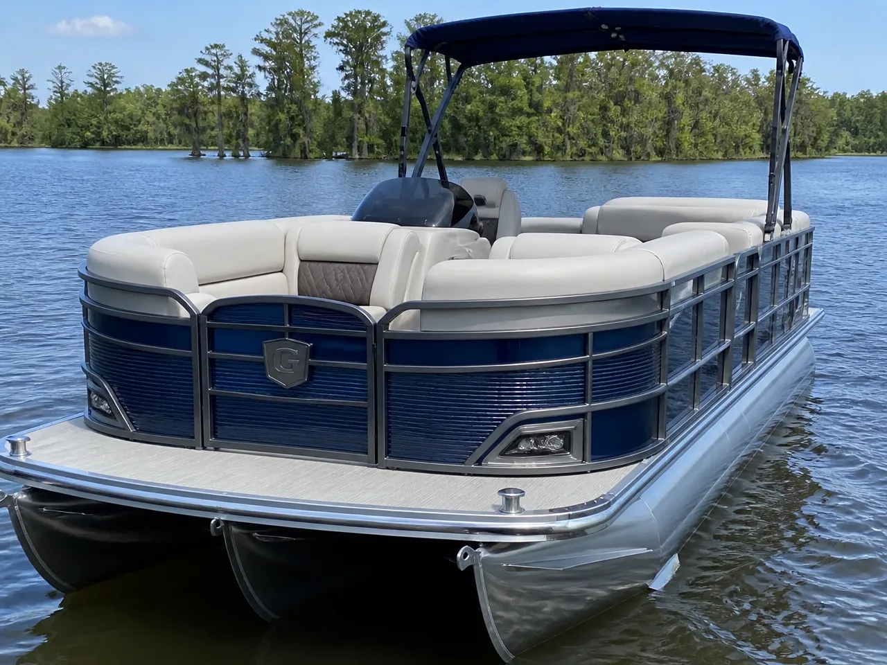 Godfrey Marine Pontoon — frontal