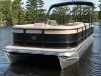 Lowe 21' Pontoon — frente