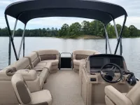 Lowe 21' Pontoon — detalhe