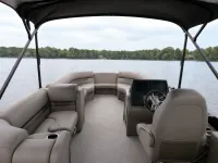 South Bay Pontoon — detalle