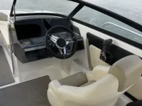 Bayliner VR5 OB — Detail