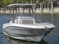 Jeanneau Cap Camarat 7.5 CC — الأمام