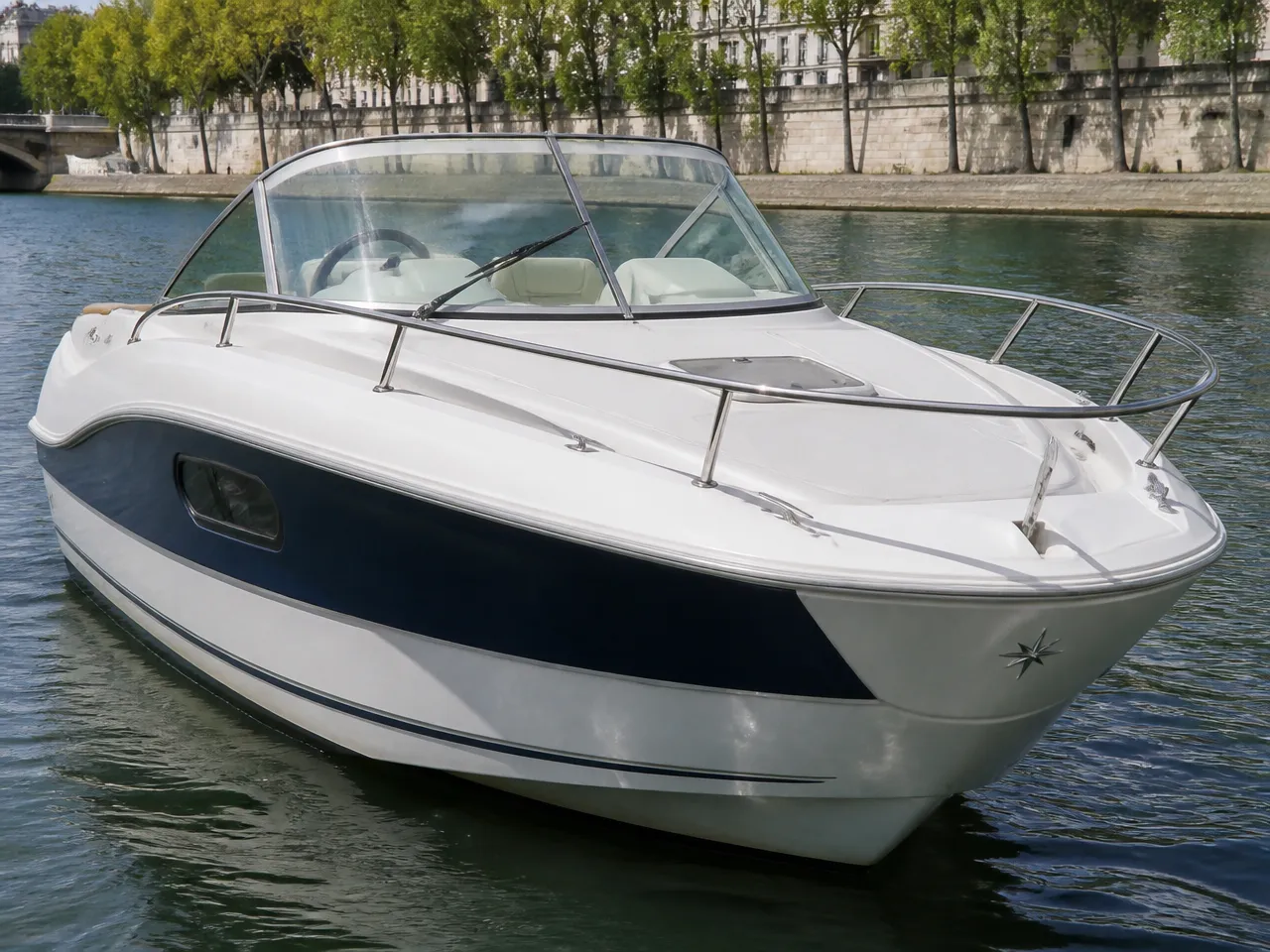 Jeanneau Leader 605 — avant