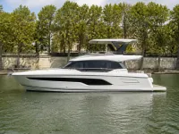 Prestige 590 — الجانب
