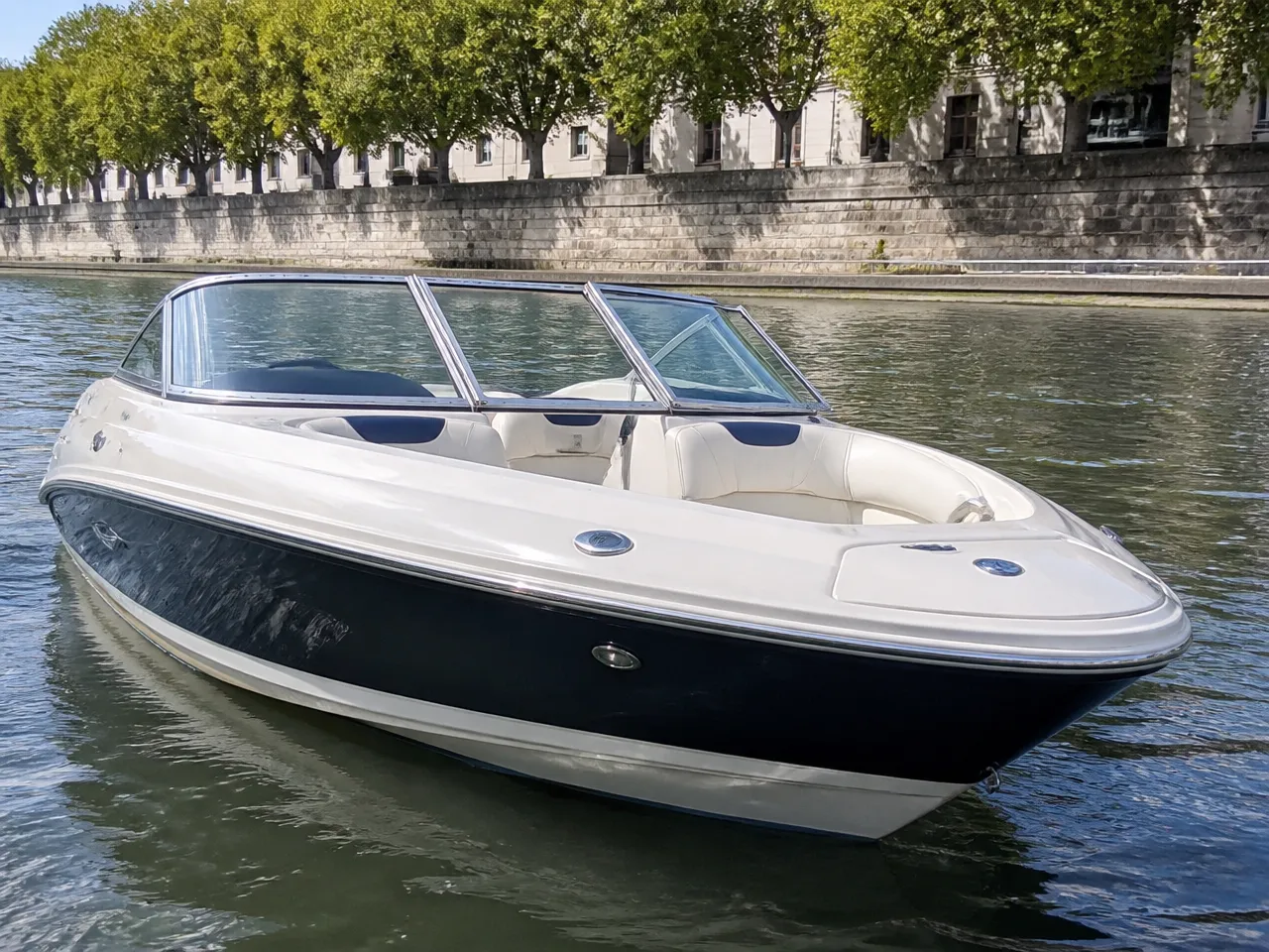 Sea Ray 185 — спереди