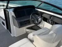 Sea Ray 210 SPX OB — détail