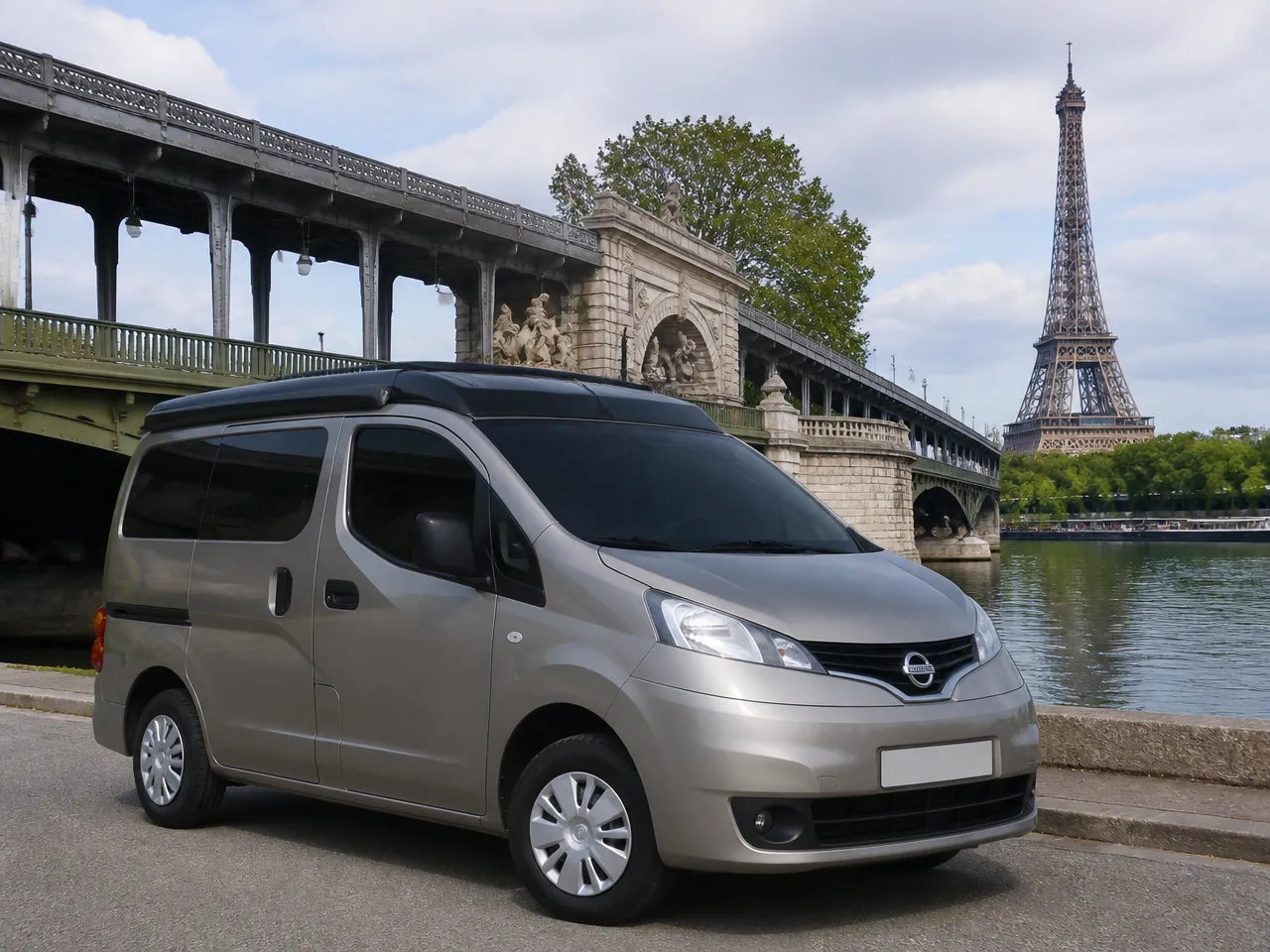 Nissan NV200 — front