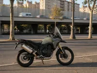 BMW F 900 GS — الجانب