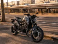 Ducati Monster 937 — спереди