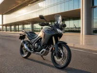 Honda Transalp XL750 — الأمام