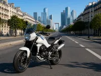 Moto Guzzi V85 Travel — 正面