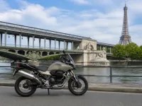 Moto Guzzi V85 TT — 侧面