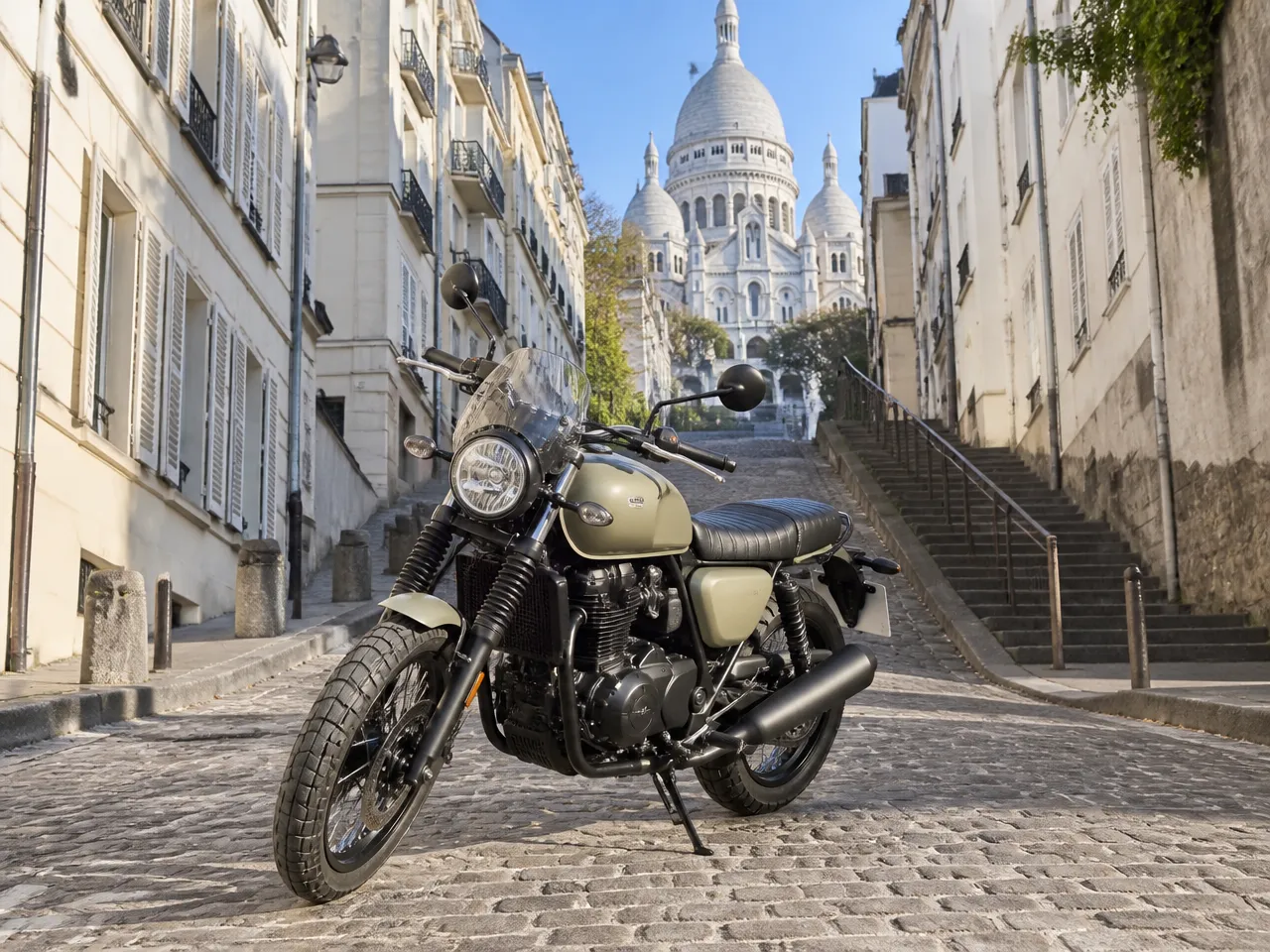 Royal Enfield Bear 650 — front