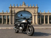 Triumph Bonneville T100 — frontal