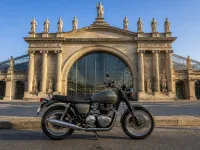 Triumph Bonneville T100 — lateral